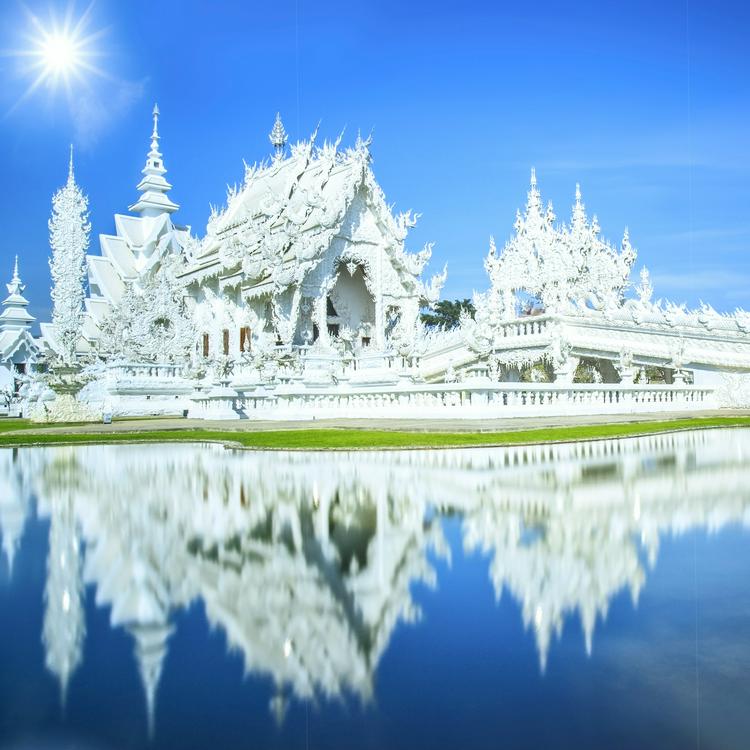 ワットロンクン 地獄の美しさを表現した ホワイトテンプル