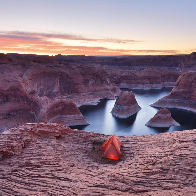 パウエル湖 静かで美しく、天国に一番近い湖