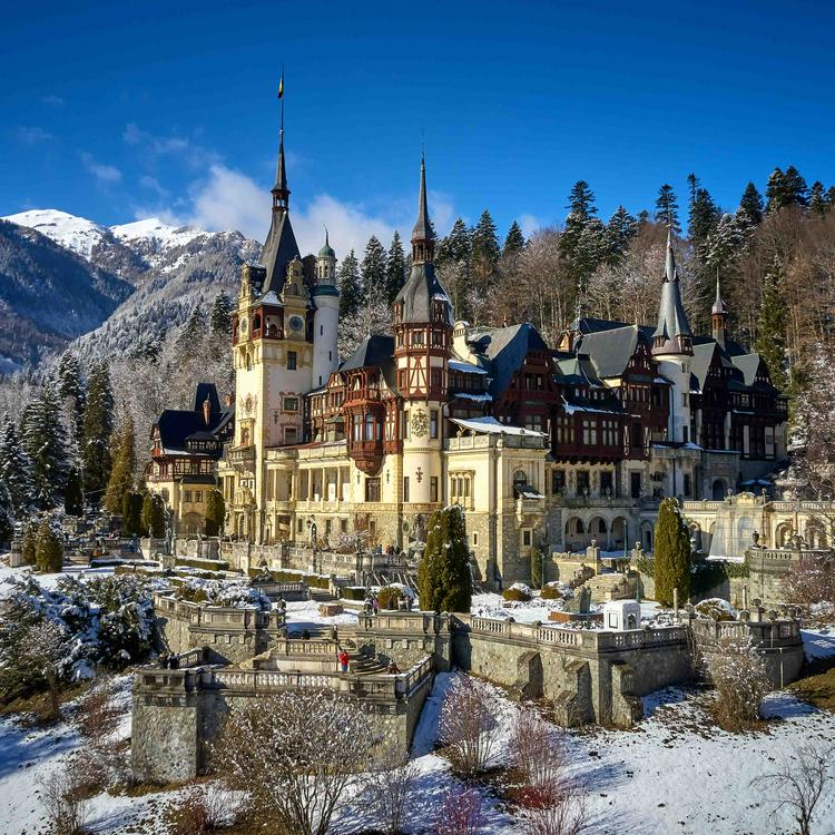 ペレシュ城 ルーマニアで最も壮麗な城