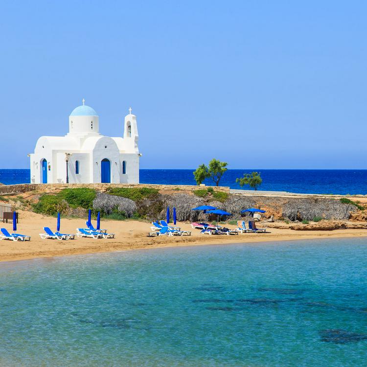 キプロス キプロスの眠らないパーティ島